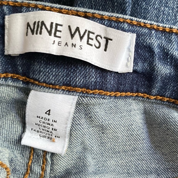 Nine West Size 4 Denim Capris - Picture 5 of 5